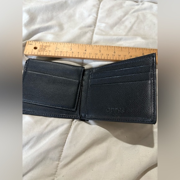 Guess men’s black bi-fold wallet gold hardware logo - Picture 2 of 5